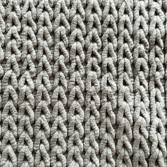 CARPET grey thick cable knit bathroom  carpet approx 33 X 20 inches - Picture 3 of 6